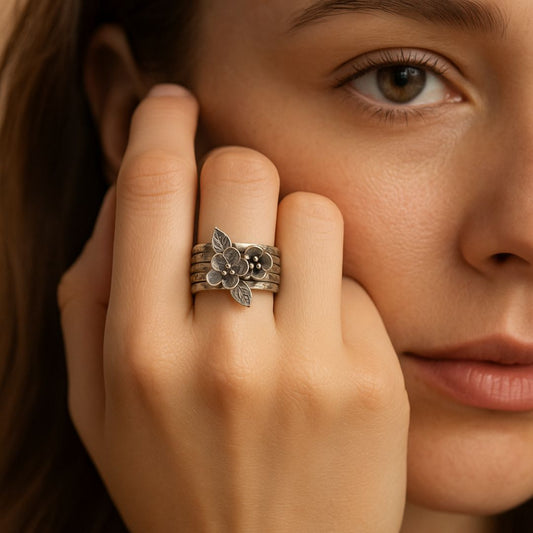 Vintage Blüten-Layer-Ring – Silberglanz
