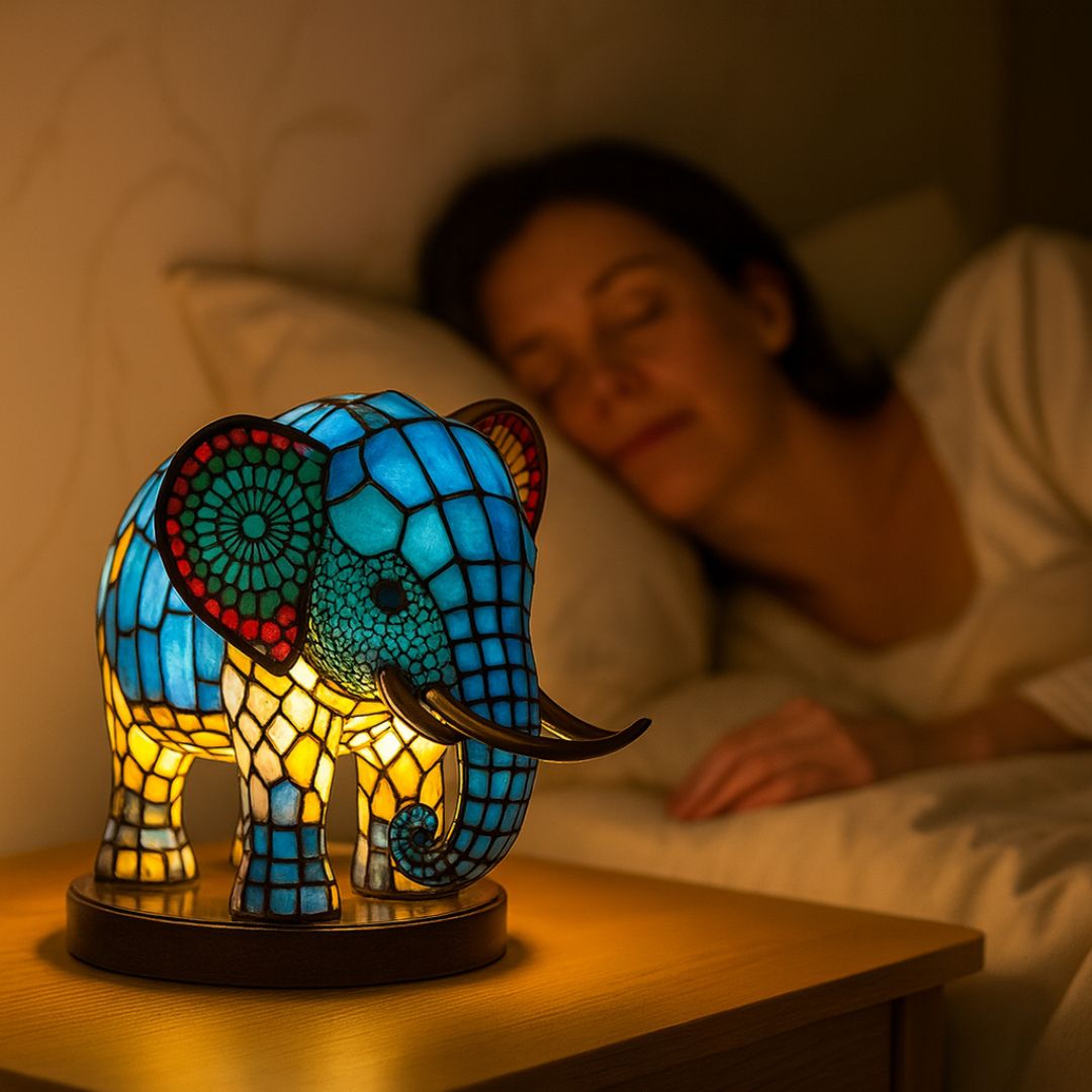 LeuchtElefant - handgefertigte Lampe, die Herzen erstrahlen lässt