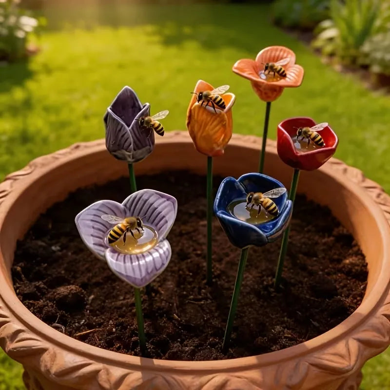Handgefertigte Bienenblüten-Tränken – Wetterfeste Keramik, Set (6)