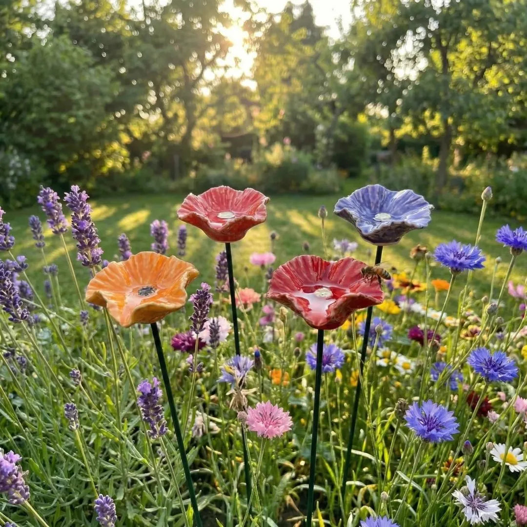 Magische Bienenblüten – Wetterfeste Keramik-Tränken, 4er-Set